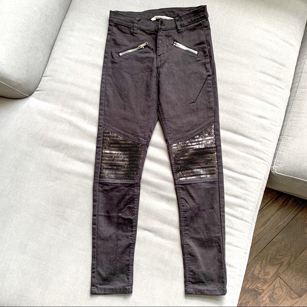 Girls Black Pant with Sequins and Zipper Pockets. Size 8-9.